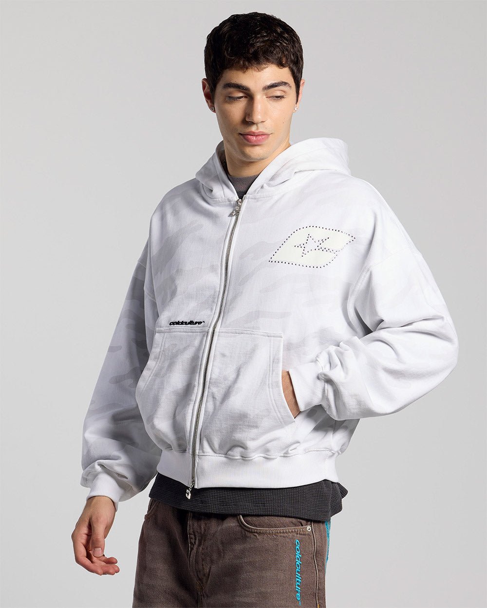 SUDADERA CON CAPUCHA Y CREMALLERA CAMUFLAJE GRIS