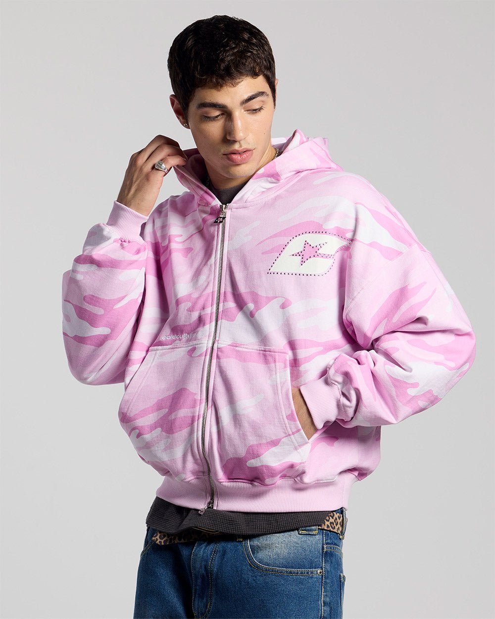 SUDADERA CON CAPUCHA Y CREMALLERA CAMUFLAJE ROSA