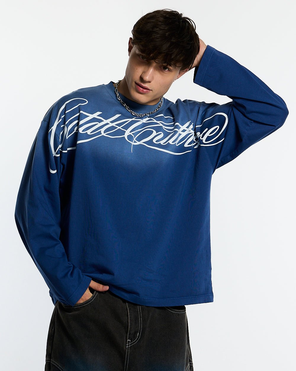CROSSED SCRIPT LONGSLEEVE VIBRANT BLUE