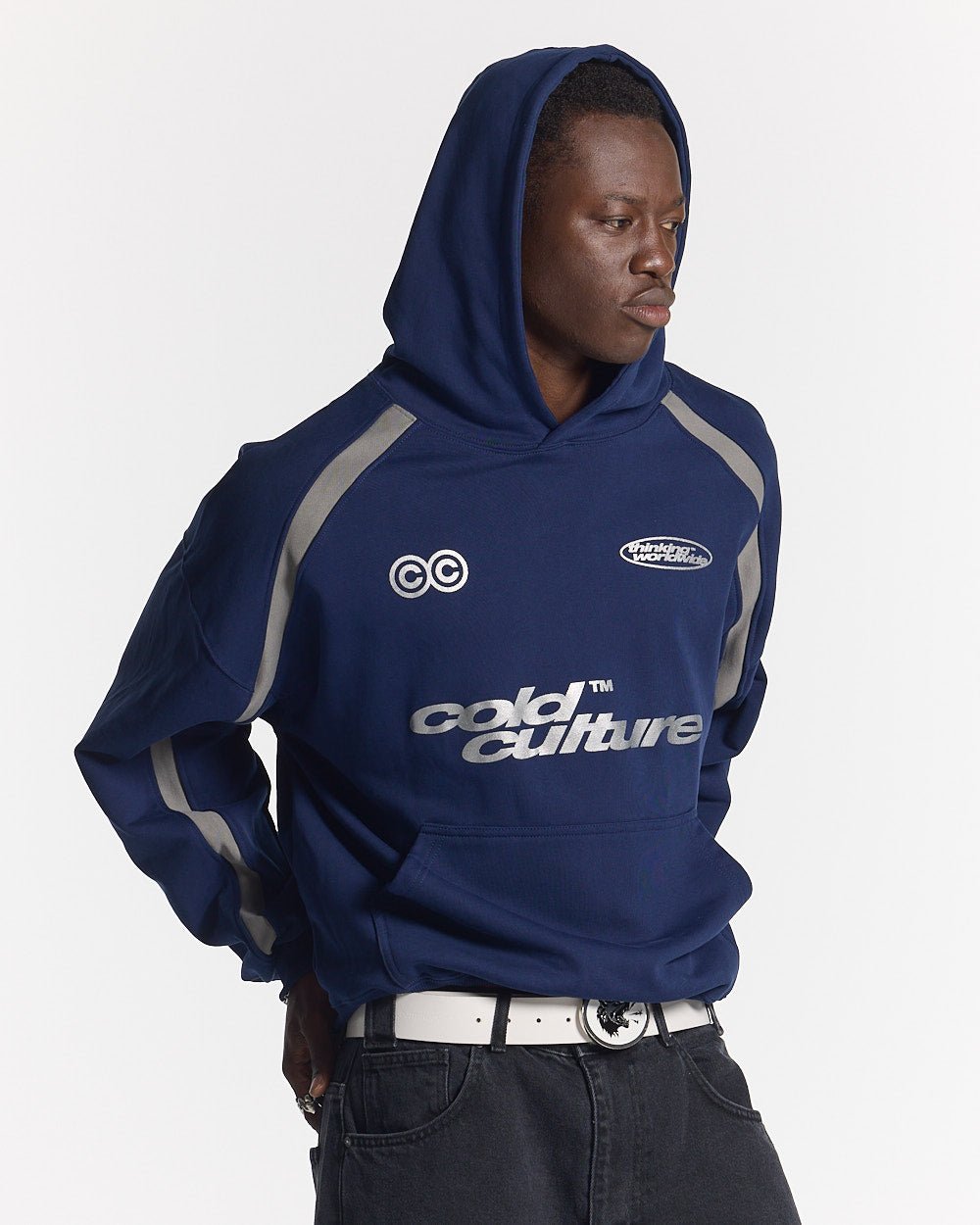 SUDADERA CON CAPUCHA DETALLADA AZUL ÍNDIGO