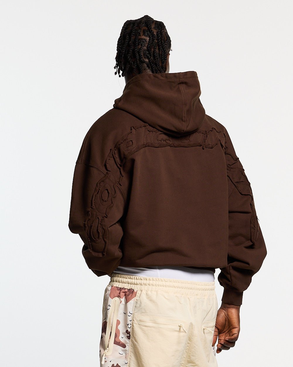 DISTRESS CURVED HOODIE BROWN