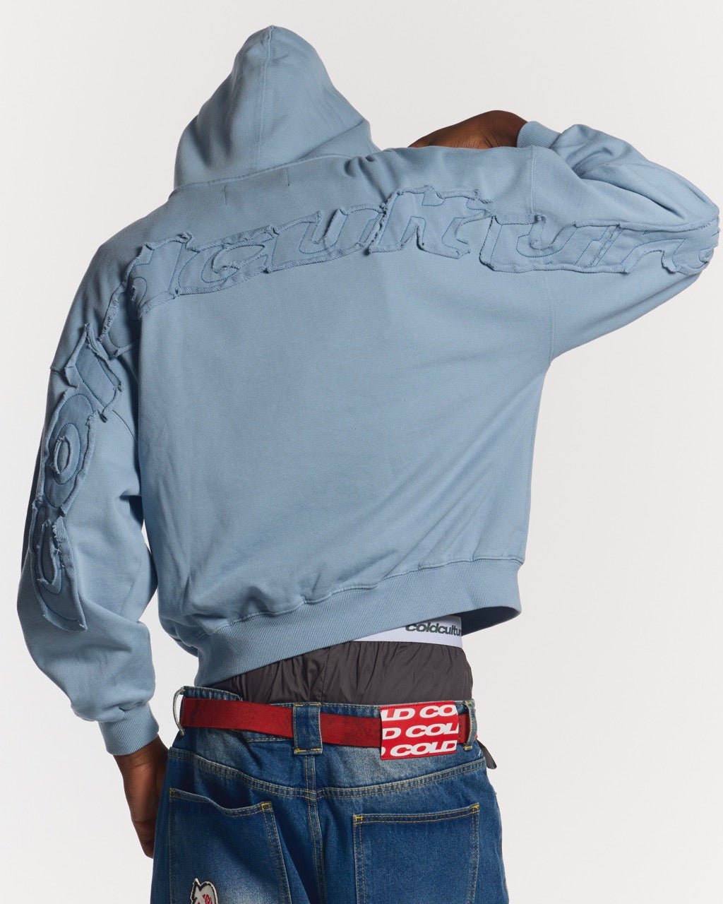 SUDADERA CON CAPUCHA CURVA DISTRESS AZUL SOMBREADO