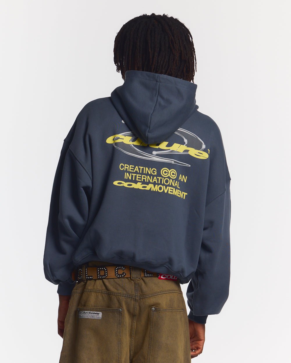 SUDADERA CON CAPUCHA DINÁMICA AZUL OSCURO