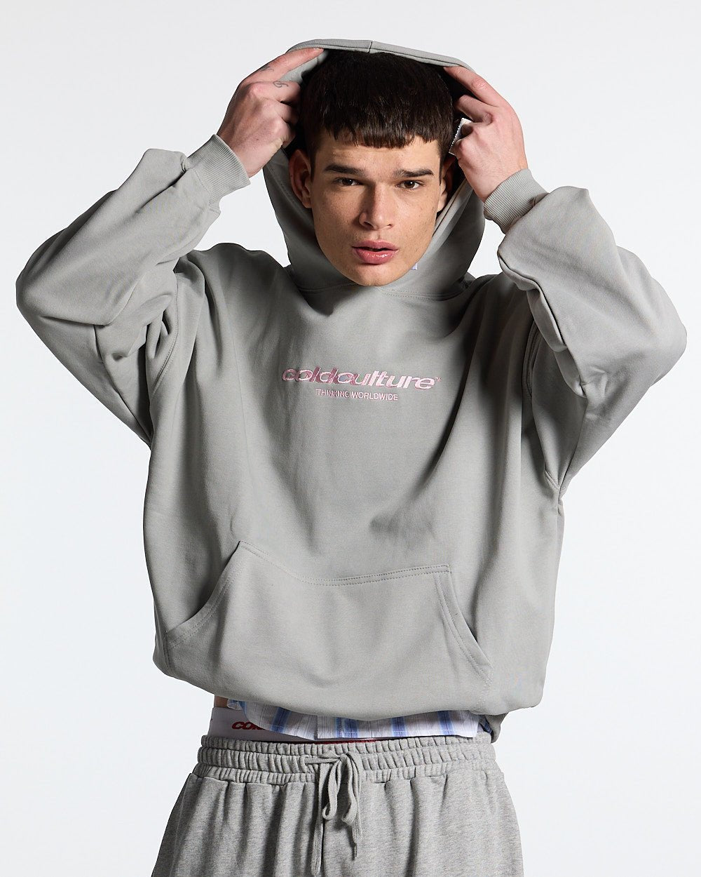 ESSENTIAL HOODIE ULTIMATE GREY