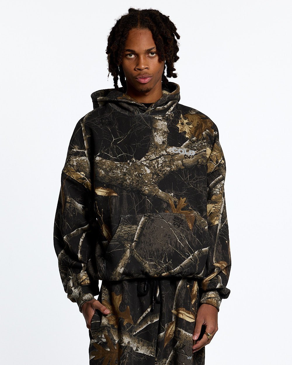 SUDADERA CON CAPUCHA REALTREE NEGRA
