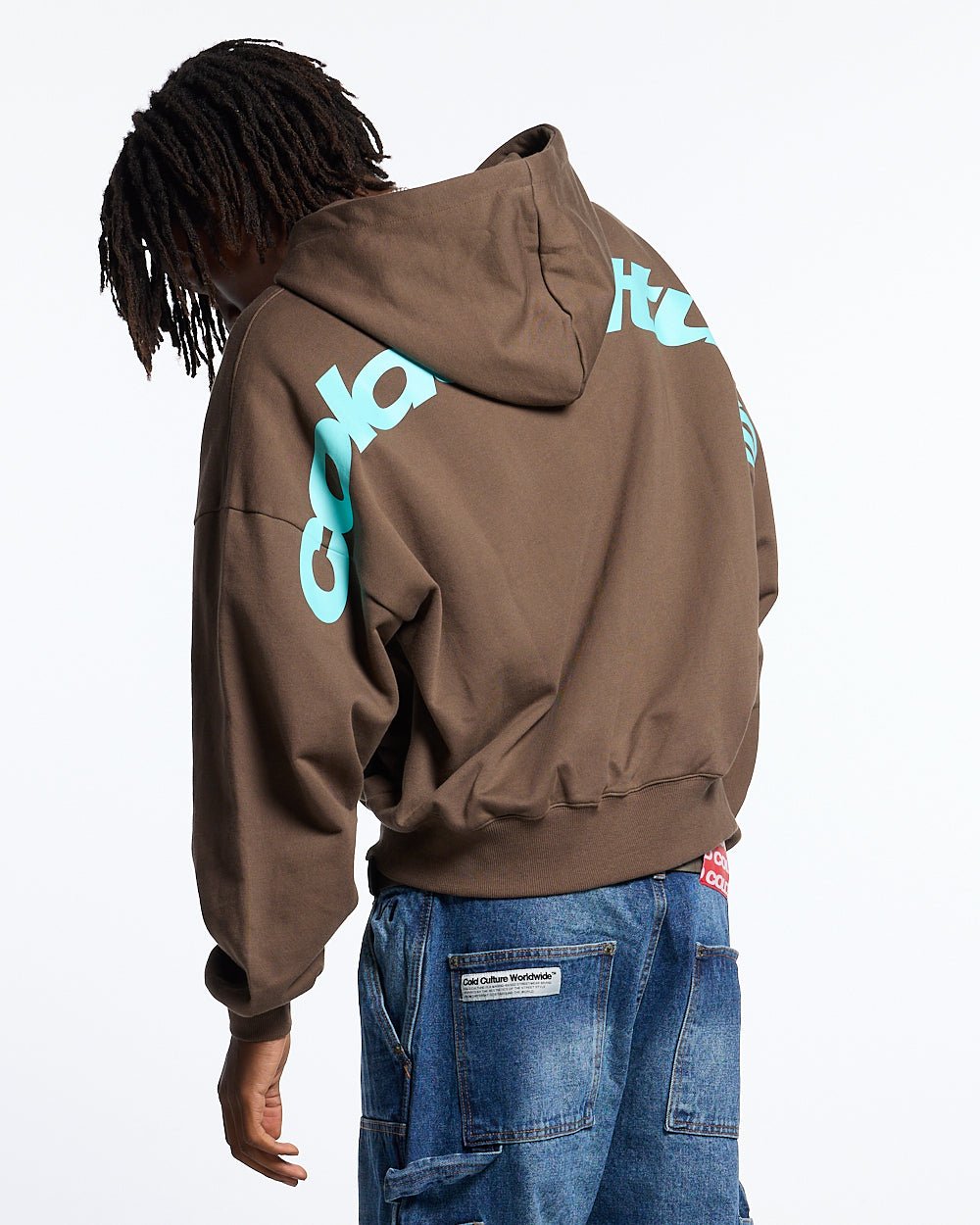 SUDADERA CON CAPUCHA Y CREMALLERA CURVA MARRÓN Y AZUL