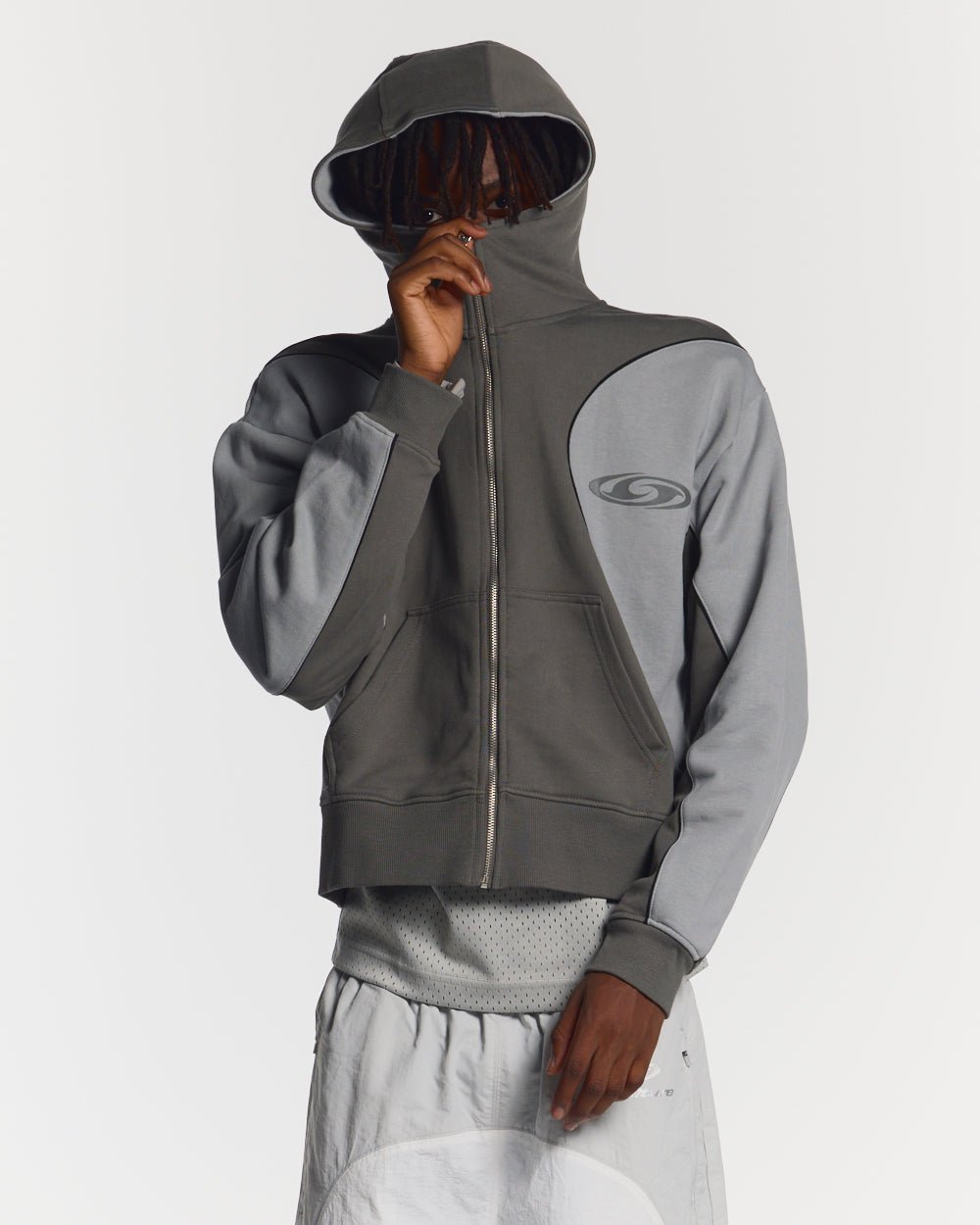 SUDADERA CON CAPUCHA Y CREMALLERA RUSH GRIS