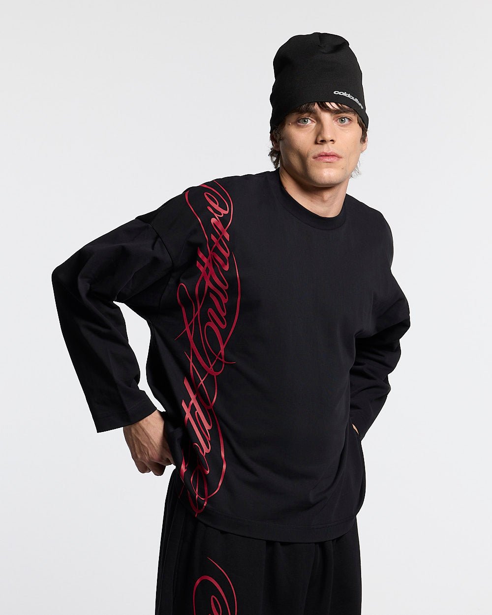 SCRIPT LONGSLEEVE BLACK