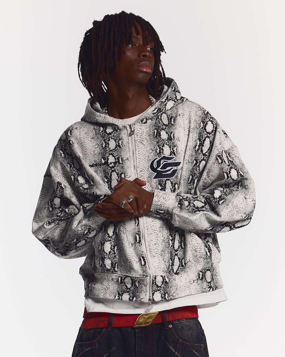 SUDADERA CON CAPUCHA Y CREMALLERA DE SERPIENTE BLANCA Y NEGRA