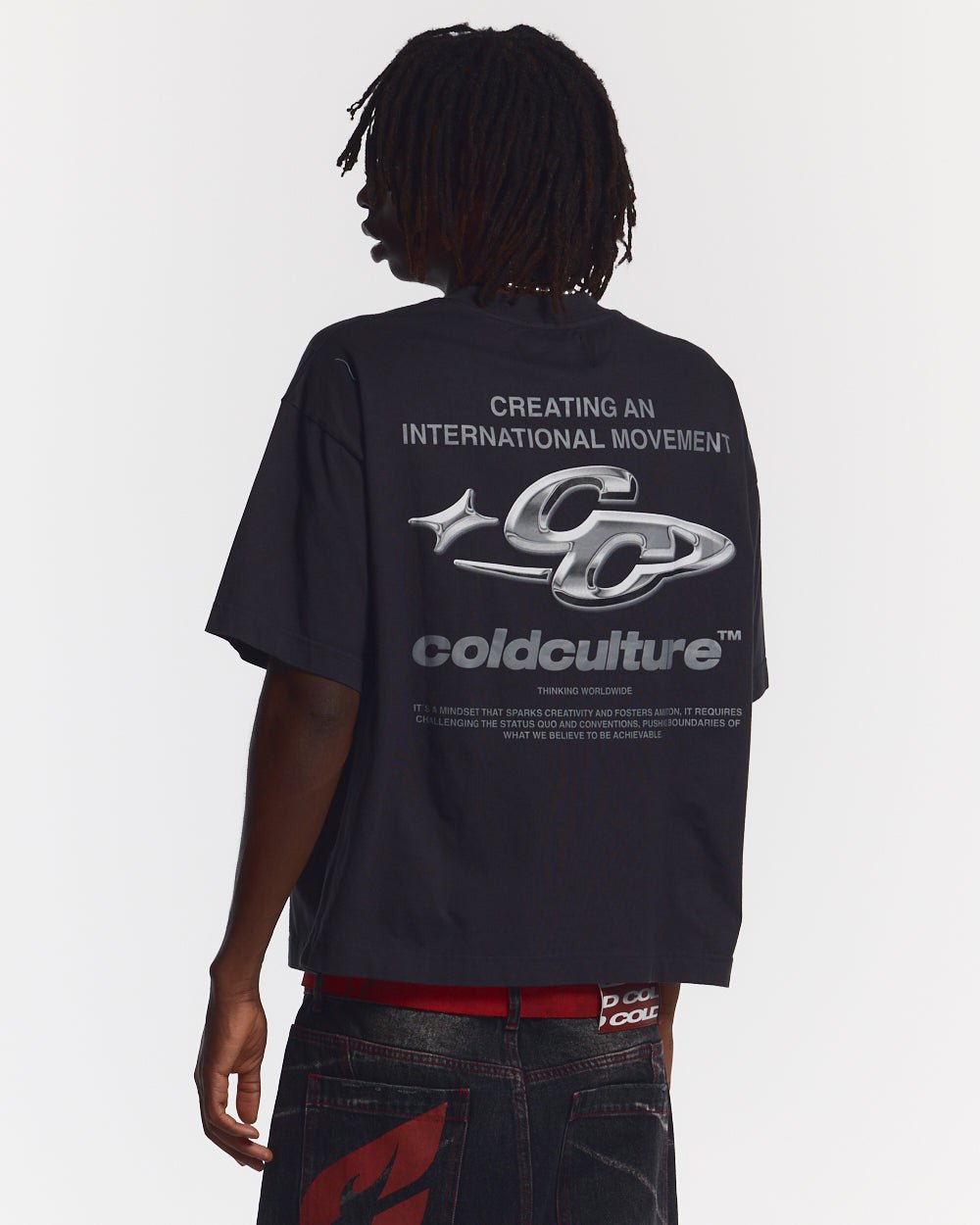 CAMISETA NEGRA BRILLANTE