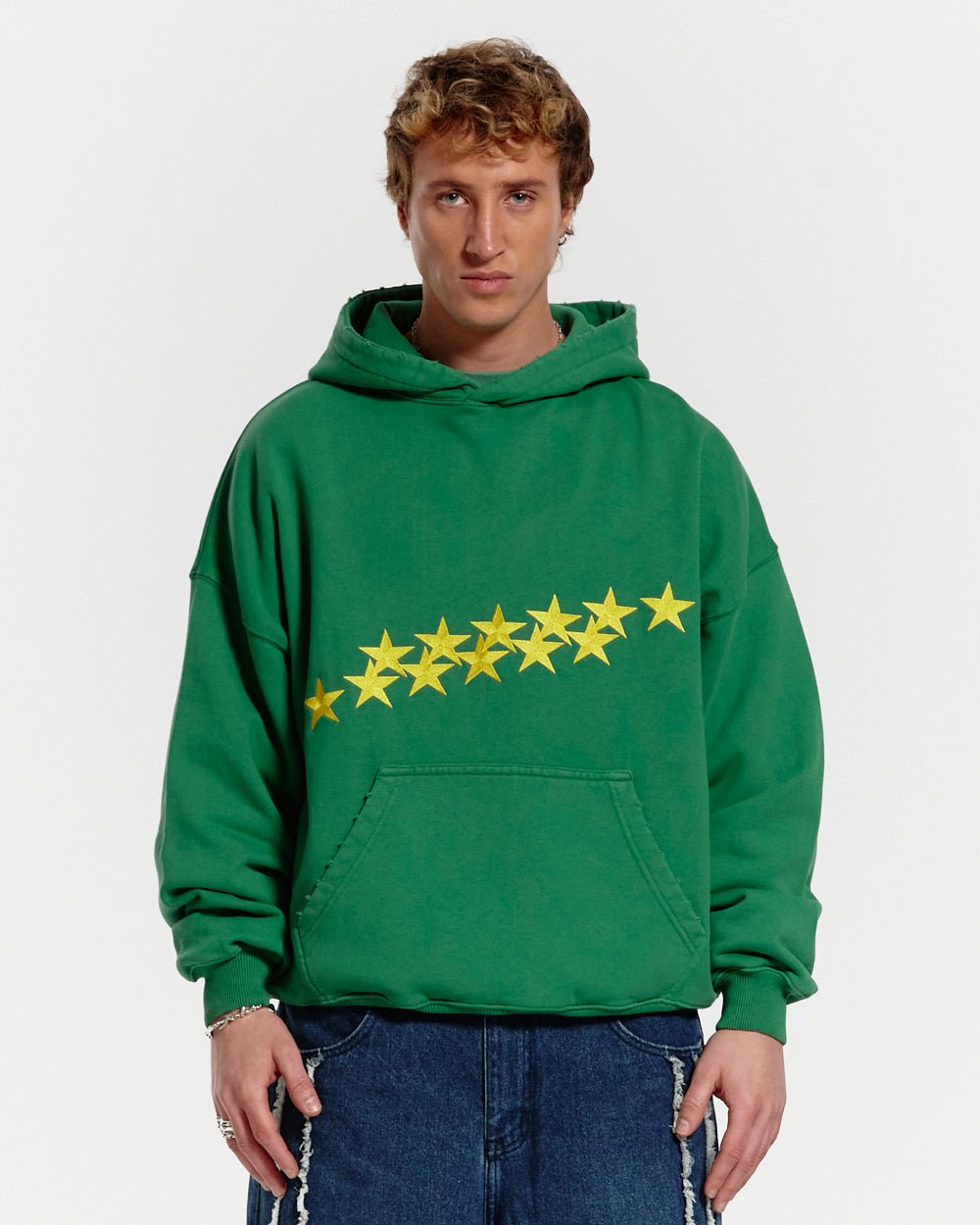 SUDADERA CON CAPUCHA ESTRELLAS ÁRBOL VERDE