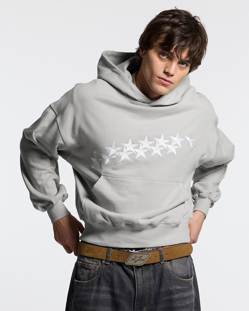 SUDADERA CON CAPUCHA ESTRELLAS GRIS PÁLIDO