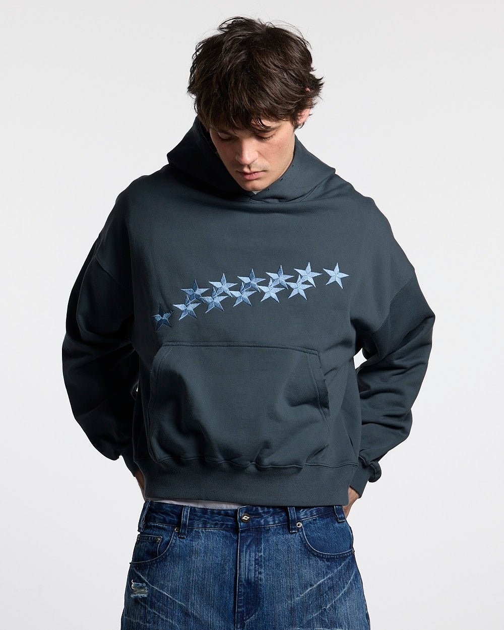 SUDADERA CON CAPUCHA ESTRELLAS AZUL PIZARRA