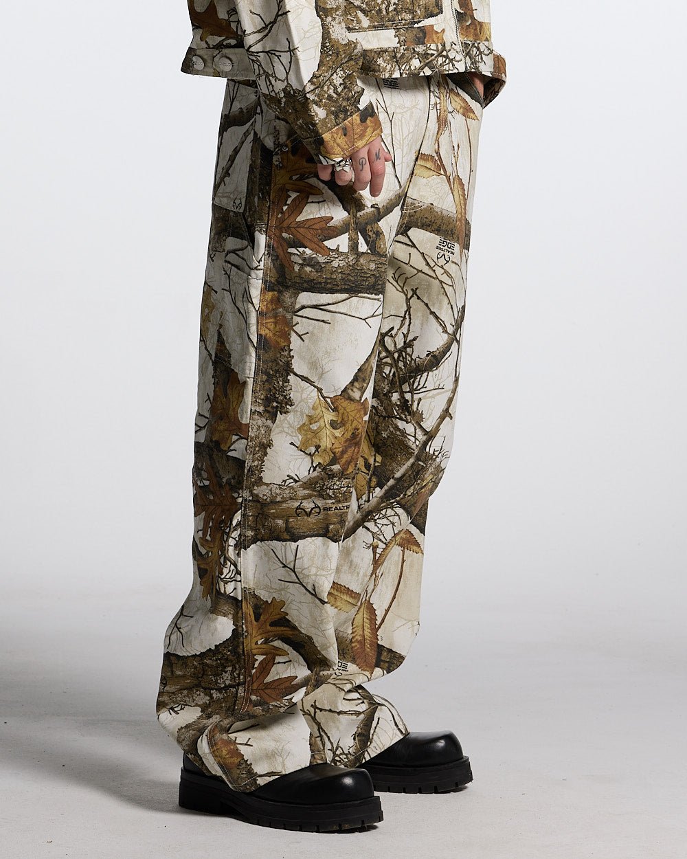 V1 CARPENTER PANTS REALTREE WHITE